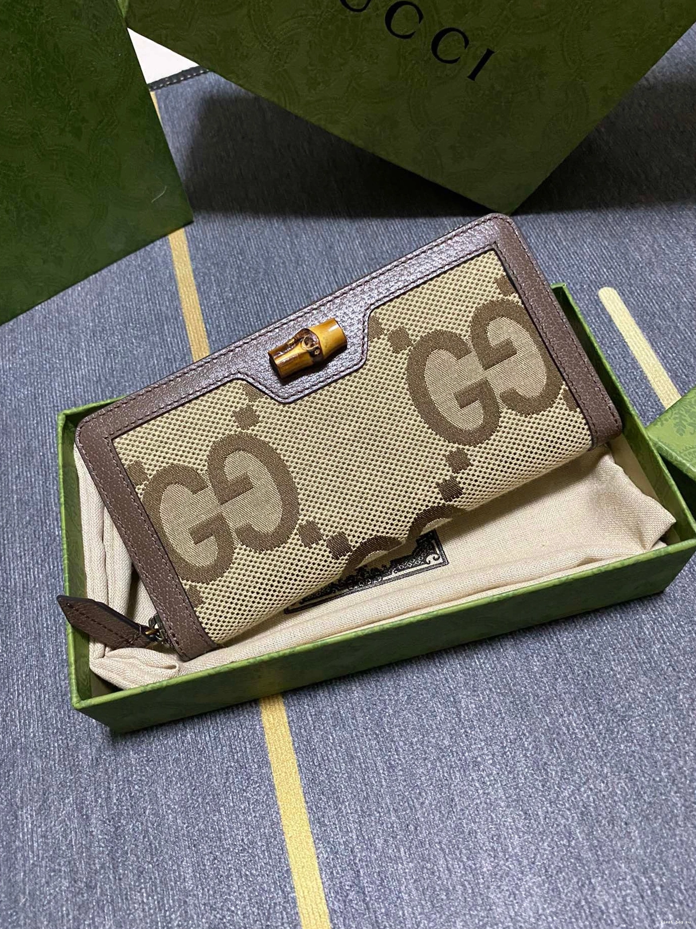 GG jumbo Gucci Diana wallet 0813